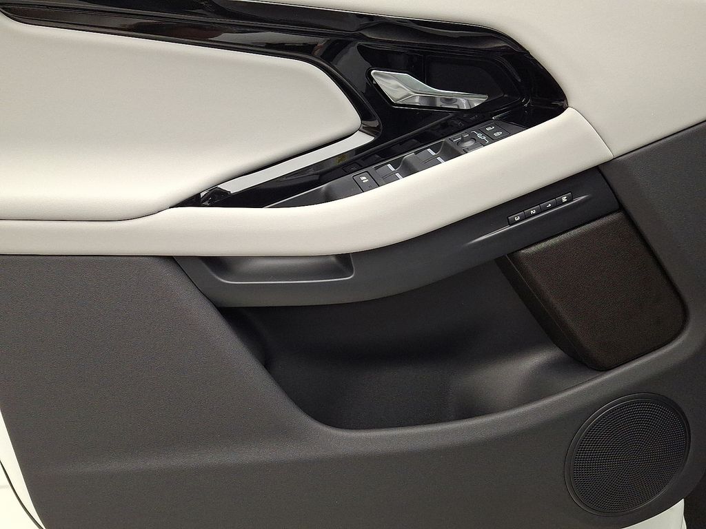 Thumbnail: 2026 Land Rover Range Rover Evoque - 9