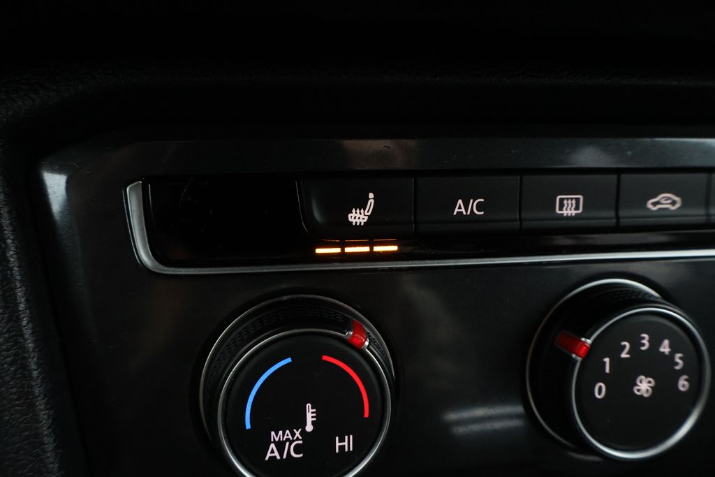 Thumbnail: 2022 Volkswagen Tiguan - 25