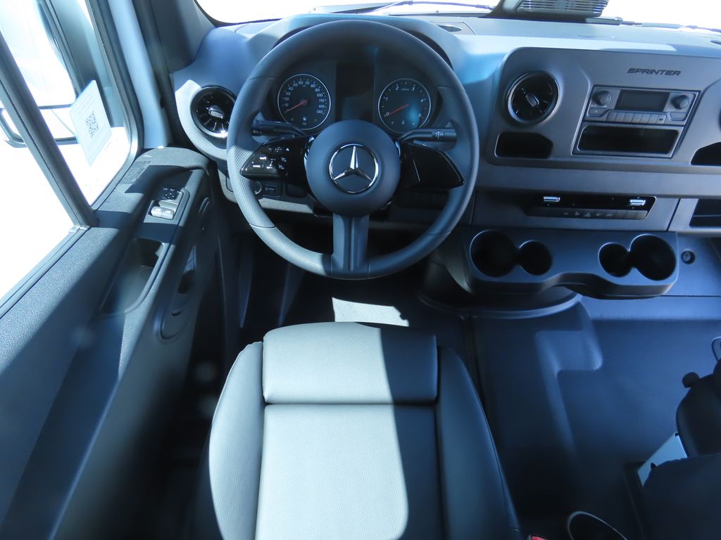 Thumbnail: 2025 Mercedes-Benz Sprinter - 11