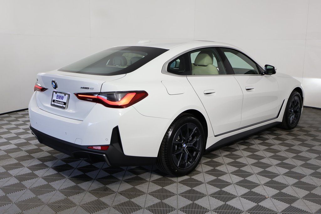 Thumbnail: 2026 BMW i4 - 2