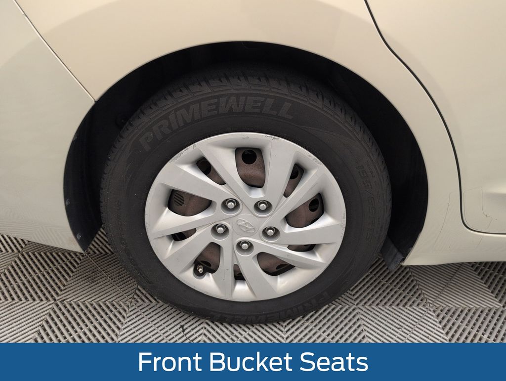 Used 2017 Beige Hyundai SE image 18