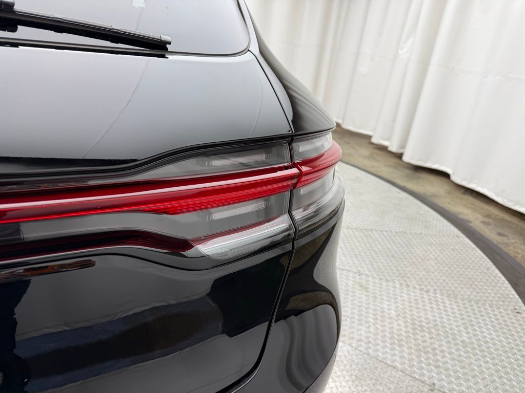 Thumbnail: 2025 Porsche Macan - 21
