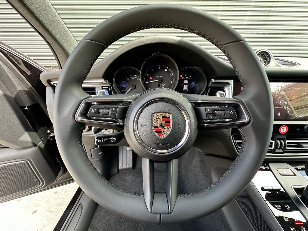 Thumbnail: 2026 Porsche Macan - 19