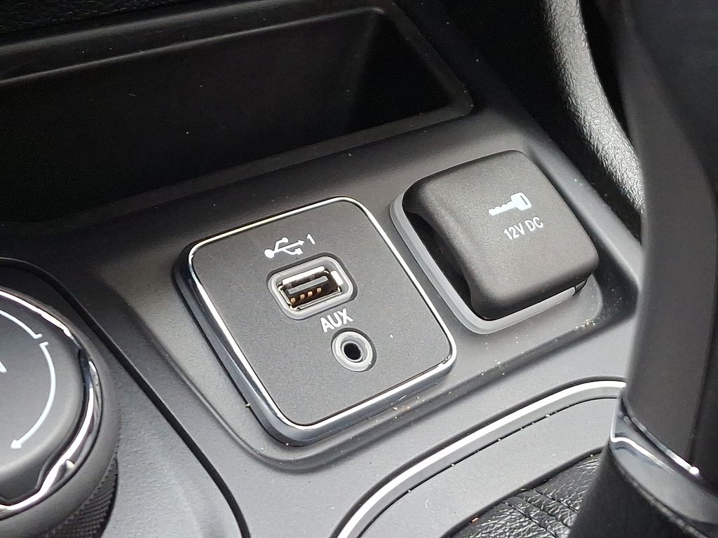 Thumbnail: 2021 Jeep Cherokee - 26