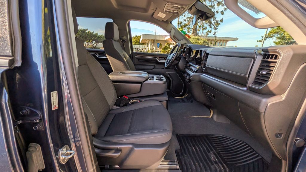 Used 2022 Chevrolet Silverado 1500 LT 4D Crew Cab