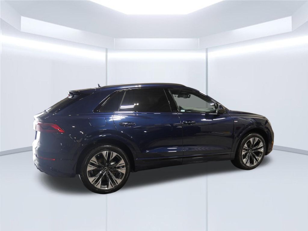 Thumbnail: 2026 Audi Q8 - 6