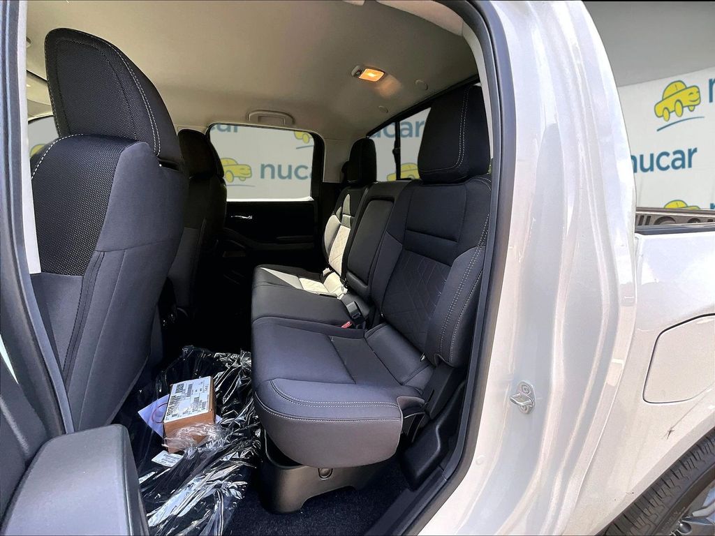 2026 Nissan Frontier — photo 10