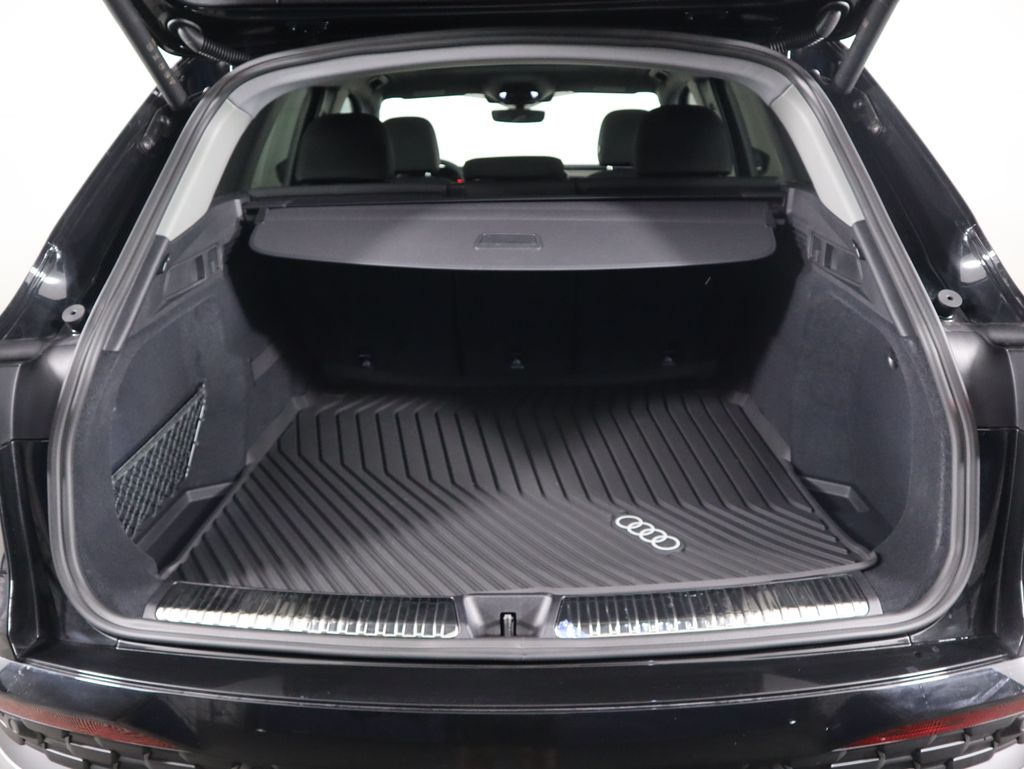 Thumbnail: 2025 Audi Q5 - 30