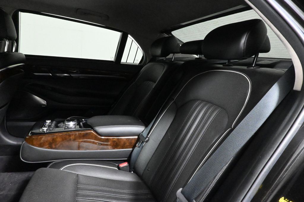 Thumbnail: 2018 Genesis G90 - 6