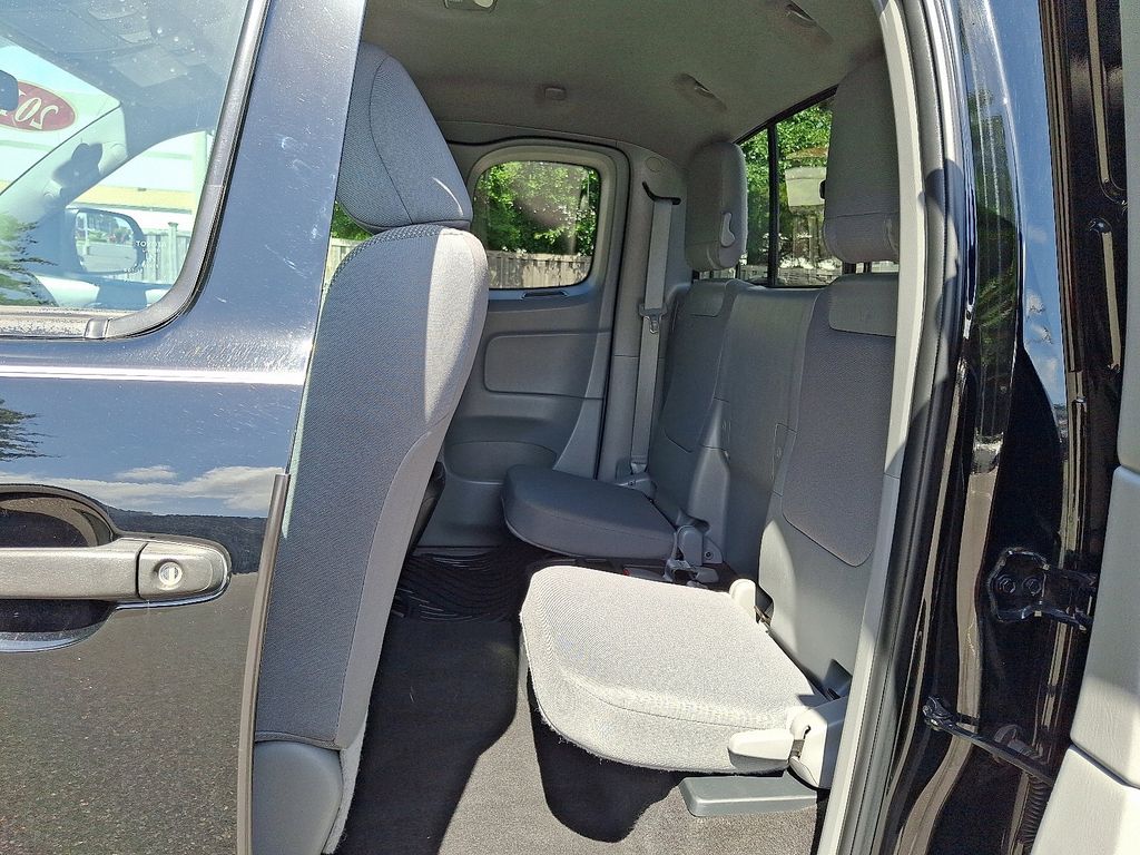 Thumbnail: 2014 Toyota Tacoma - 10
