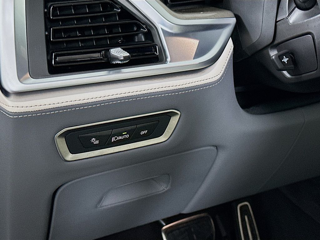 Thumbnail: 2025 BMW X7 - 10