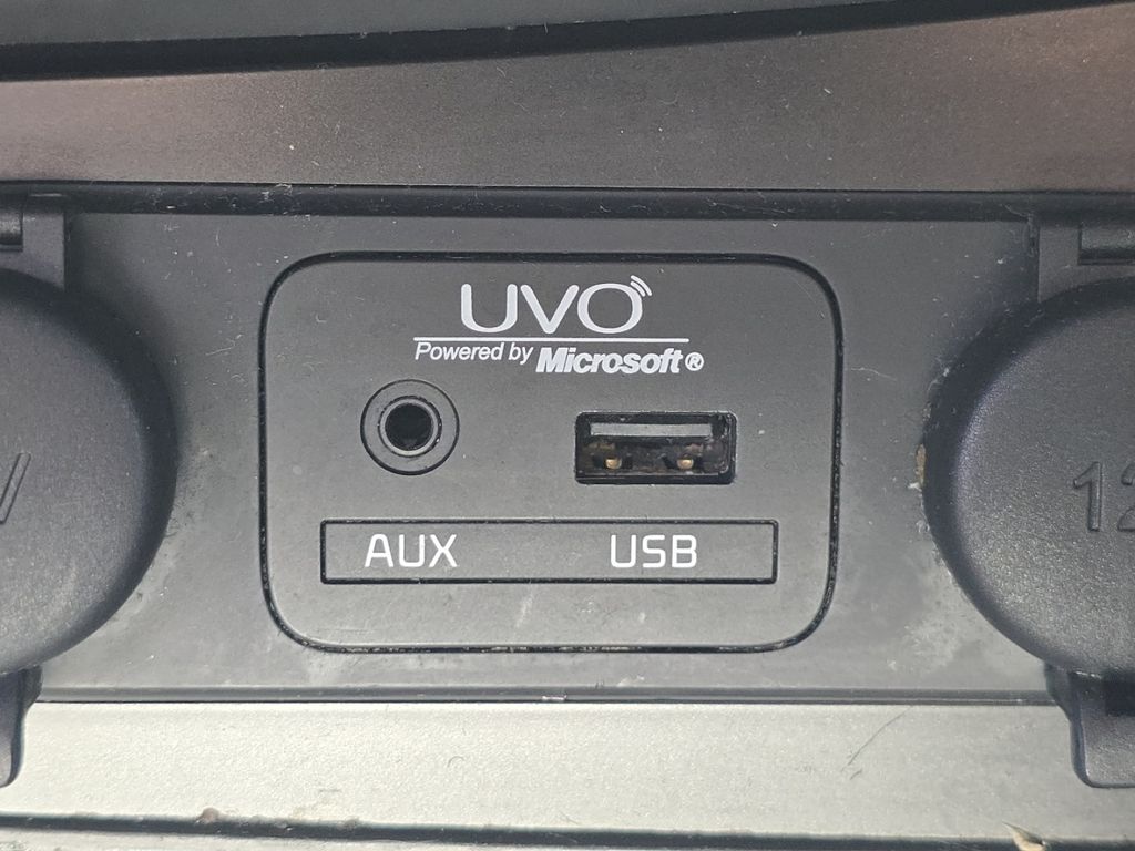 Used 2015 Silver Kia LX image 4