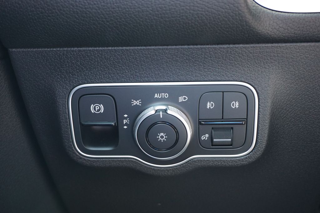 2025 Mercedes-Benz GLB 250 28