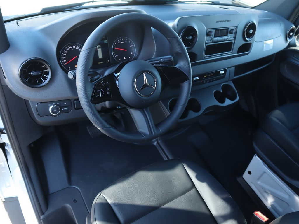 Thumbnail: 2025 Mercedes-Benz Sprinter - 11