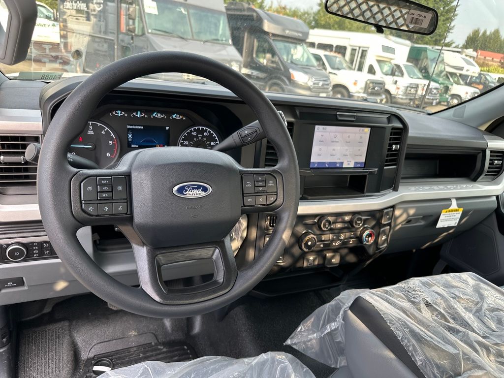 New 2025 Ford Super Duty F-350 Chassis Regular Cab (DRW) 169" Wheelbase XL