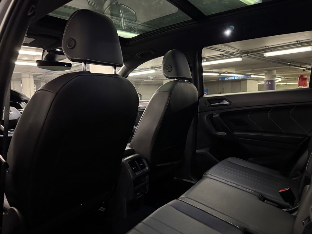 2022 Volkswagen Tiguan SE R-Line Black photo 17