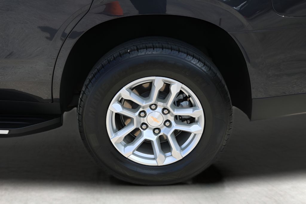Used 2025 Gray Chevrolet LT image 9