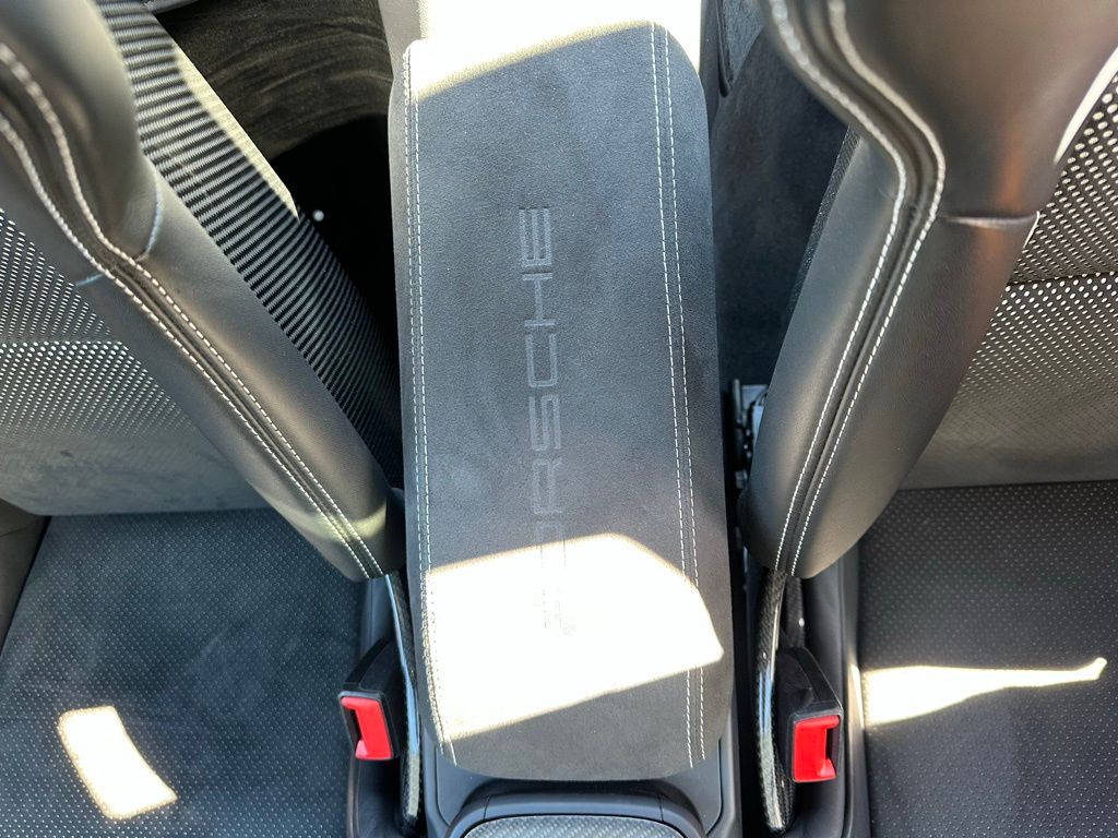 Thumbnail: 2025 Porsche 911 - 31