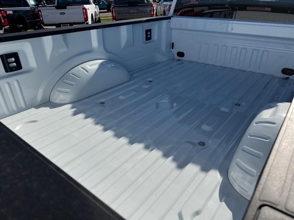 New 2026 Oxford White Ford XL image 5