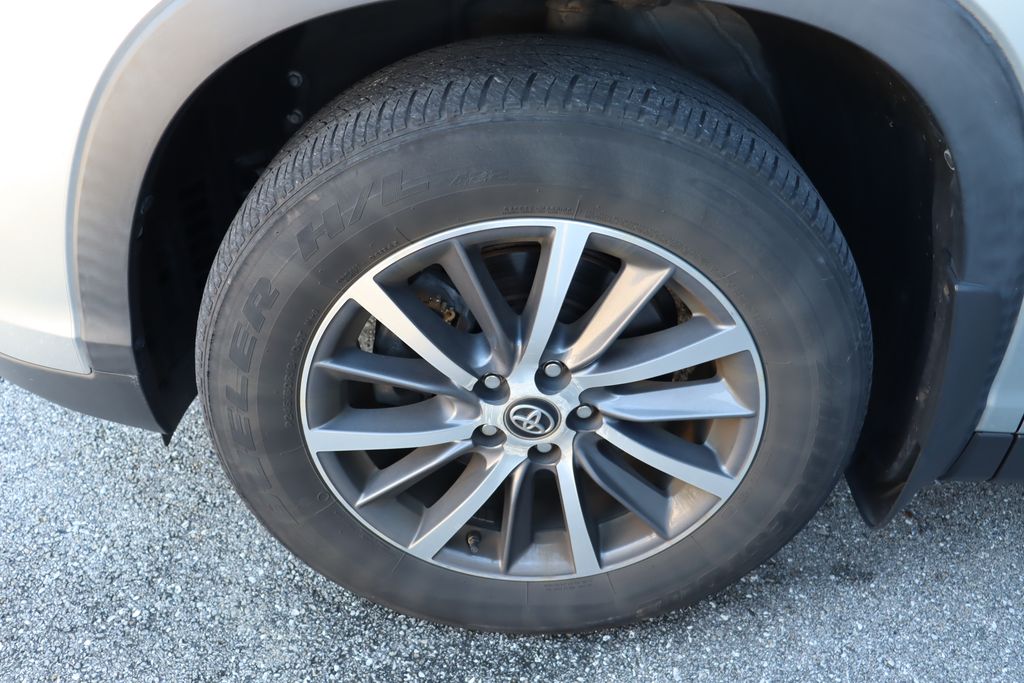 Thumbnail: 2019 Toyota Highlander - 4