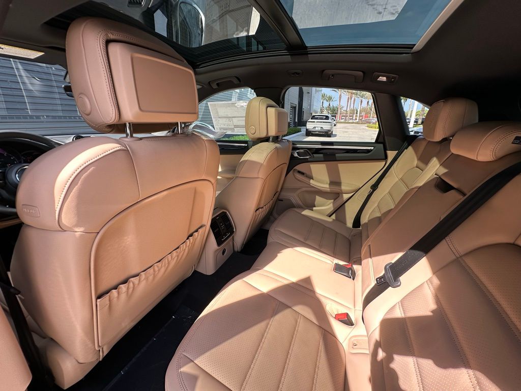 Thumbnail: 2025 Porsche Macan - 27