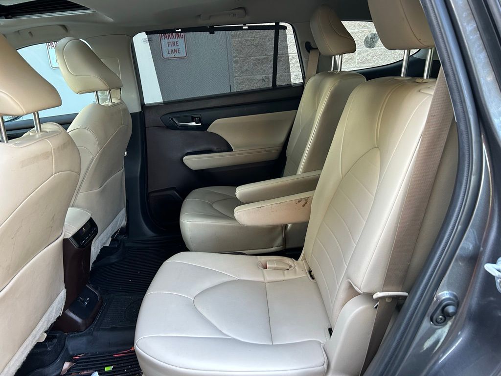 Thumbnail: 2022 Toyota Highlander - 14