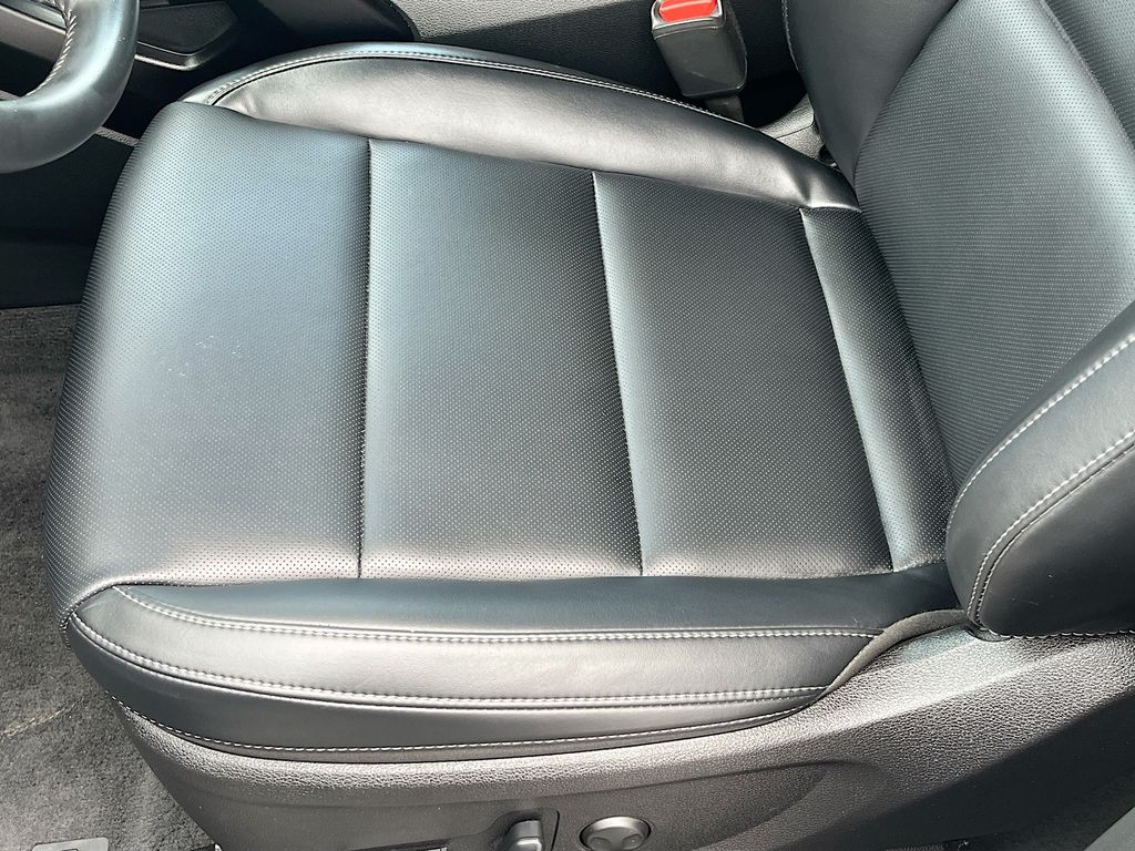 Used 2025 Green Kia S image 19