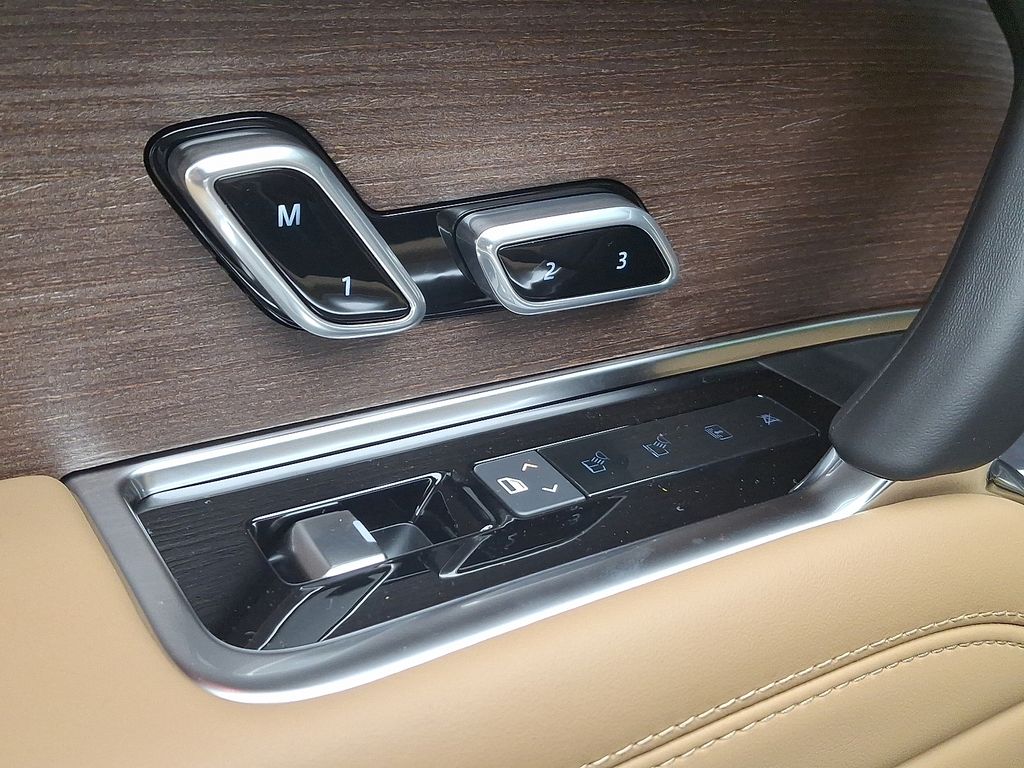 Thumbnail: 2026 Land Rover Range Rover - 8