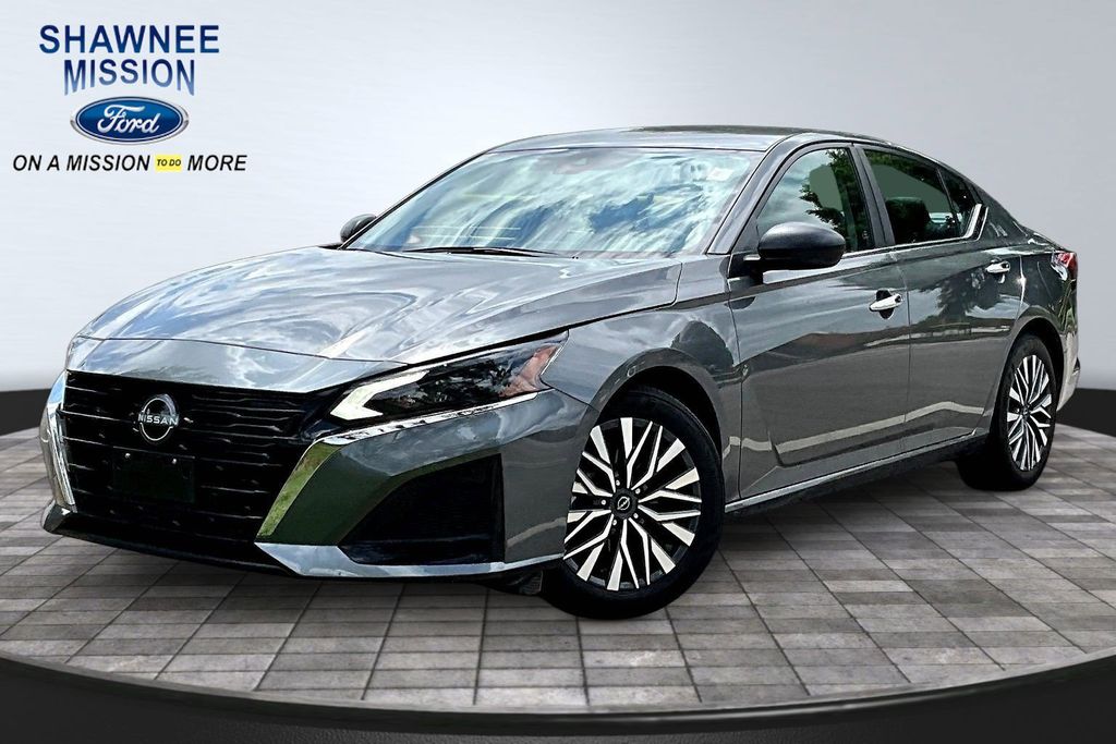 Gray (Gun Metallic) 2025 Nissan Altima Sedan Front-Wheel Drive Continuously Variable Transmission