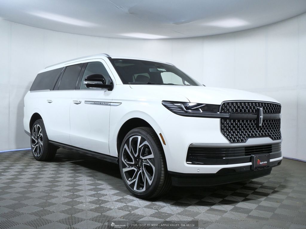 White Metallic 2026 Lincoln Navigator L Reserve 4WD SUV / Crossover Four-Wheel Drive Automatic