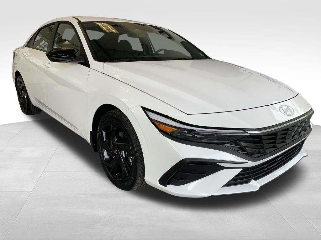 Serenity White Pearl 2026 Hyundai Elantra Sedan Front-Wheel Drive Continuously Variable Transmission