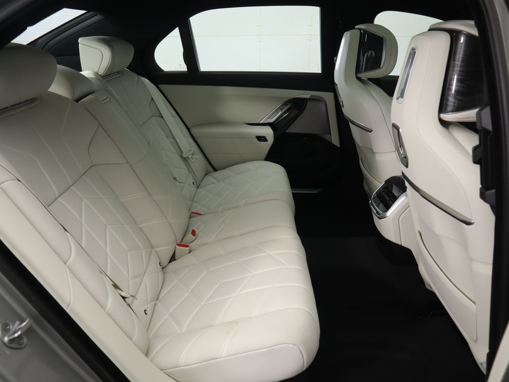 Thumbnail: 2026 BMW i7 - 23