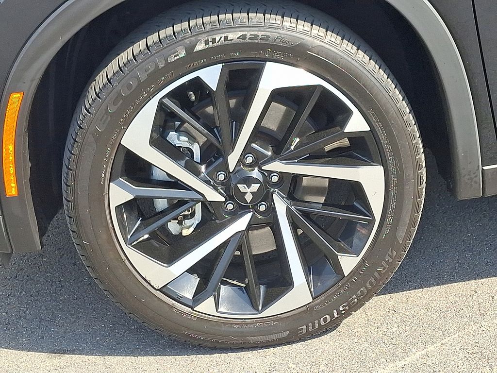 Thumbnail: 2022 Mitsubishi Outlander - 8