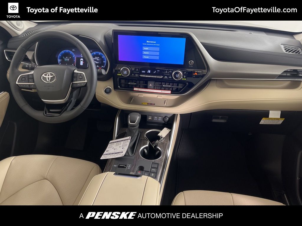 Thumbnail: 2025 Toyota Highlander - 12