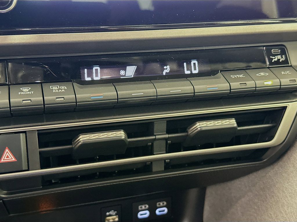 2026 Toyota Camry LE - Photo 11