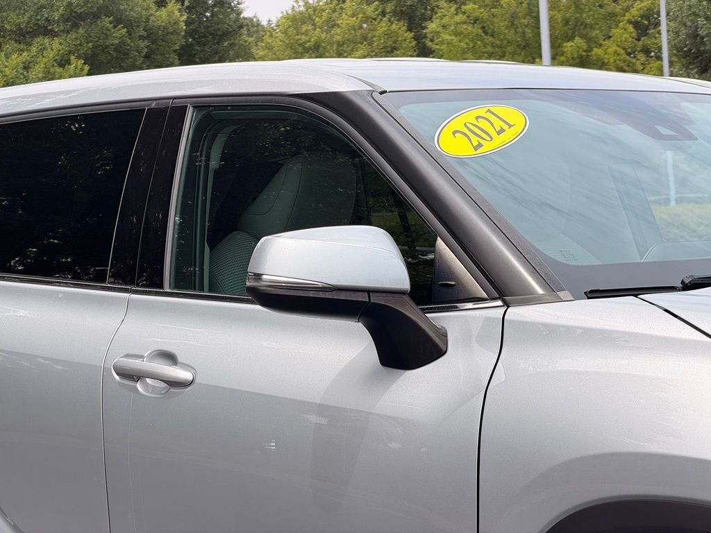 2021 Toyota Highlander L Celestial Silver Metallic - Jim Hudson Acura - Image 7