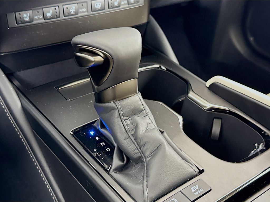 2025 Lexus ES  15