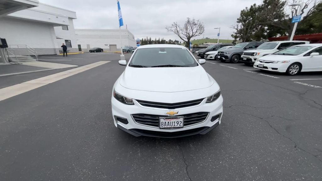 Thumbnail: 2018 Chevrolet Malibu - 3