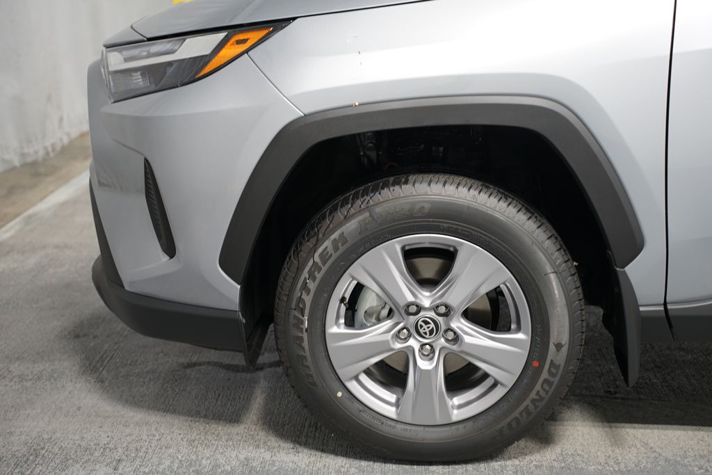 2025 Toyota RAV4 XLE 5