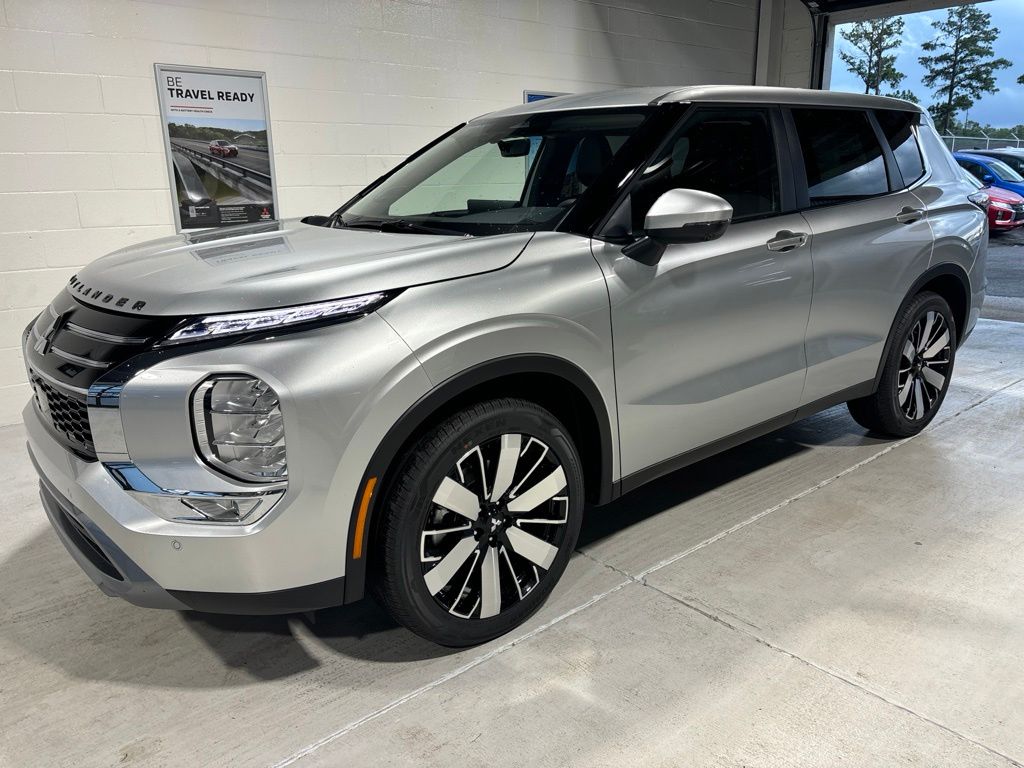 Silver 2026 Mitsubishi Outlander SUV / Crossover Front-Wheel Drive Continuously Variable Transmission