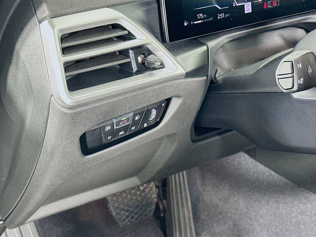 Thumbnail: 2025 BMW 2 Series - 10