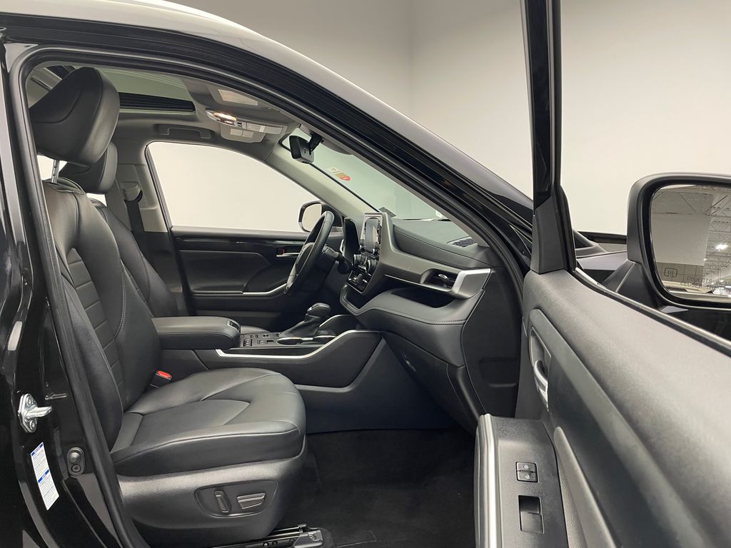 2022 Toyota Highlander XLE 17