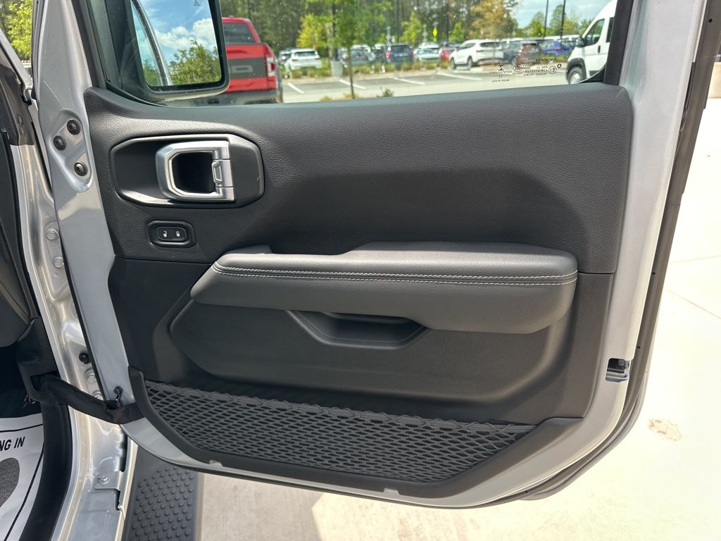 2023 Silver Zynith Clearcoat Jeep Wrangler Sahara 4X4 SUV