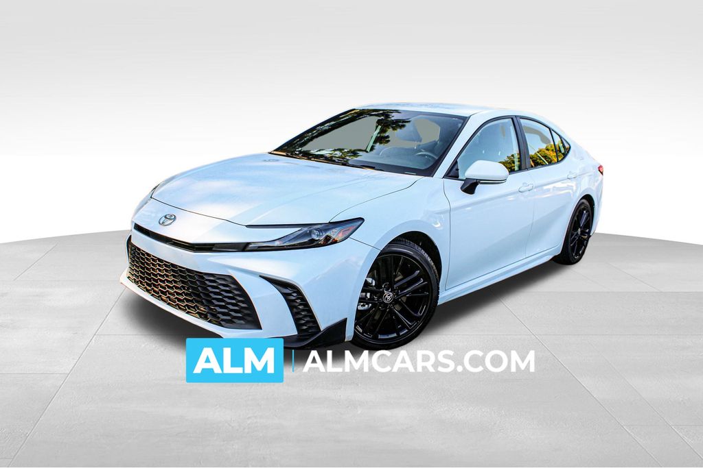 2025 Toyota Camry SE's photo