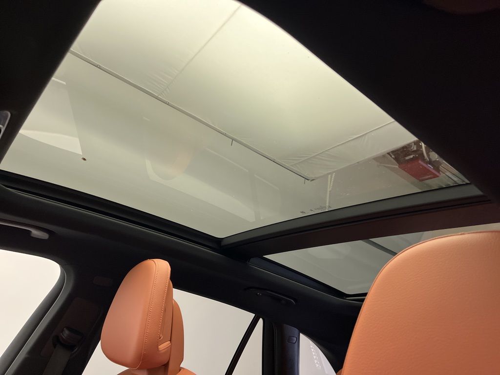 Thumbnail: 2025 Mercedes-Benz GLC - 22