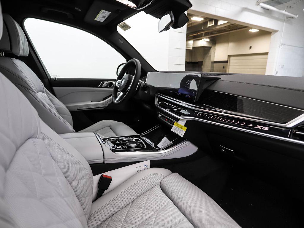 Thumbnail: 2026 BMW X5 - 30