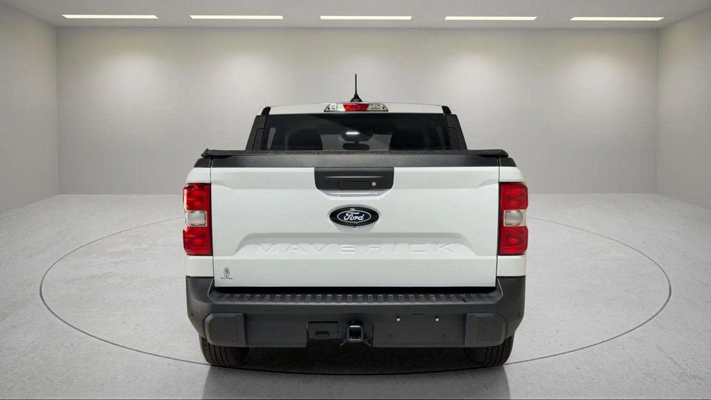 Used 2025 Oxford White Ford XLT image 4