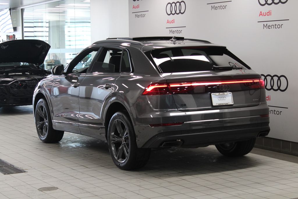 Thumbnail: 2026 Audi Q8 - 4