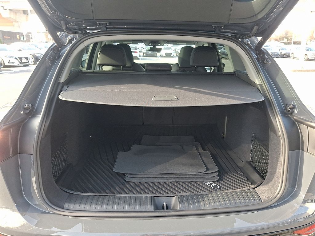 Thumbnail: 2025 Audi Q6 e-tron - 27