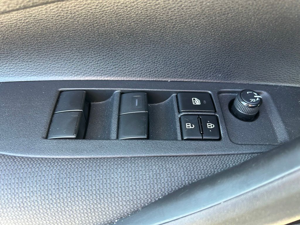 Thumbnail: 2022 Toyota Corolla - 16